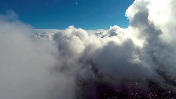 Flygande Över Molnen Fantastiskt Landskap Inspiration Fred Frihet Övervinna Gud — Stockvideo