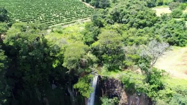 Luftaufnahme Des Itambe Wasserfalls Cassia Dos Coqueiros Sao Paulo Brasilien — Stockvideo