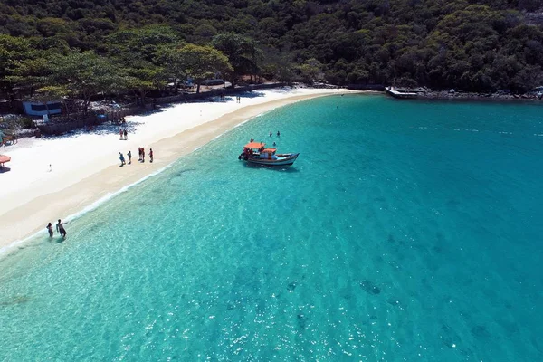 Arraial yapmak Cabo, Rio de Janeiro, Brezilya: cennet deniz temiz su ile havadan görünümü. Harika manzara. Büyük plaj manzarası. Brazillian Karayipler. Seyahat, tatil, tranquilty, gevşeme, iyi eğlenceler.