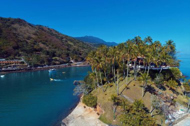 Ihabela, Brazil.Great plaj sahne. Cennet plaj açık hava ile. Güzel manzara. Sahne seyahat. Tatil sahne. Plaj yaşam tarzı sahne. Gevşeme sahne.