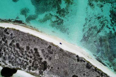 Karayip Denizi, Los Roques: mavi deniz ve paradisiac Adaları seyahat tatil. Rüya. Tatil tropikal. Tropikal seyahat. Büyük plaj sahne. Güzel manzara. Sahne seyahat. Tatil sahne. Issız kumsallar. Huzur, rekreasyon sahne.