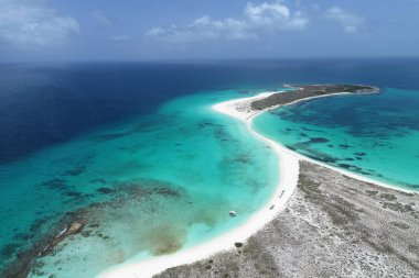 Karayip Denizi, Los Roques: mavi deniz ve paradisiac Adaları seyahat tatil. Rüya. Tatil tropikal. Tropikal seyahat. Büyük plaj sahne. Güzel manzara. Sahne seyahat. Tatil sahne. Issız kumsallar. Huzur, rekreasyon sahne.