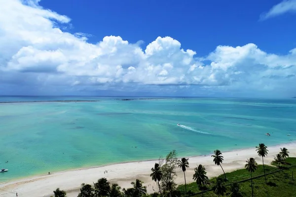Maragogi, Alagoas, Brazil. Harika manzara. Büyük plaj sahne. Cennet plaj kristal su ile. Rüya, barış, Bakiye, sakin ol, ilham. Güzel manzara. Sahne seyahat. Tatil sahne. Huzur ve dinlence sahneleri.