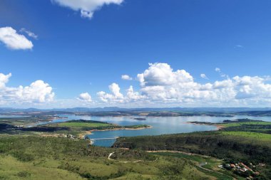 Güzel manzara, Minas Gerais, Brezilya ile Capitolio'nın Laggon hava görünümünü. Furnas'ın Barajı. Tropikal seyahat. Seyahat hedef. Tatil seyahat.