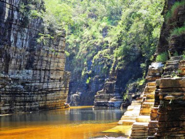 Art arda sıralı Kanyon hava görünümü ile güzel bir sahne. Capitolios lagün, Minas Gerais, Brezilya. Furnas'ın Barajı. Tropikal seyahat. Seyahat hedef. Tatil seyahat.