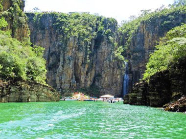 Ünlü kanyonlar, Capitolio'nın lagün, Minas Gerais, Brezilya Hava görünümünü. Güzel manzara. Furnas'ın Barajı. Tropikal seyahat. Seyahat hedef. Tatil seyahat.