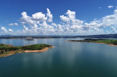 Güzel manzara, Minas Gerais, Brezilya ile Capitolio'nın Laggon hava görünümünü. Furnas'ın Barajı. Tropikal seyahat. Seyahat hedef. Tatil seyahat.