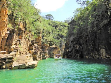 Toucans güzel kanyonlar ile Vadisi hava görünümünü. Capitolio, Minas Gerais, Brezilya. Furnas'ın Barajı. Tropikal seyahat. Seyahat hedef. Tatil seyahat.