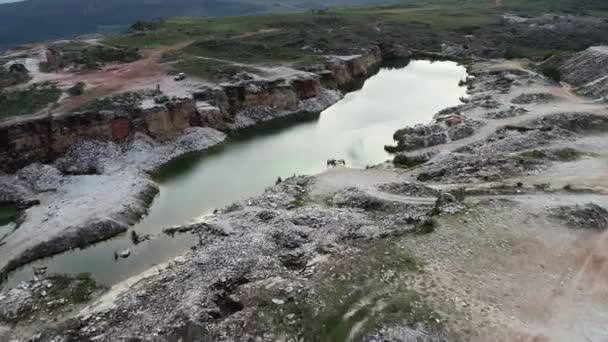 Luftaufnahme Eines Steinbruchs Capitolio Mit Wunderschöner Landschaft Minas Gerais Brasilien — Stockvideo