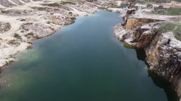 Luftaufnahme Eines Steinbruchs Capitolio Mit Wunderschöner Landschaft Minas Gerais Brasilien — Stockvideo