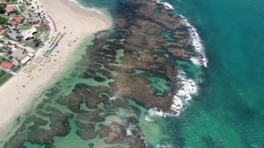 Cupes Beach, Porto de Galinhas, Brezilya: Yüzme ile fishs doğal havuzlarda benzersiz deneyimi. Mükemmel seyahat. Tatil seyahat. Tatil tropikal. Tropikal seyahat. Büyük plaj sahnesi. Güzel manzara. 