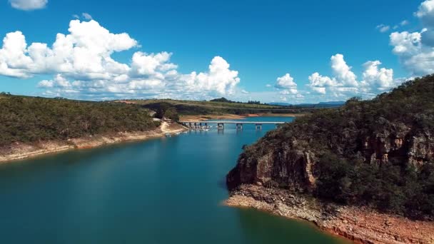 Luftaufnahme Der Lagune Von Capitolios Mit Wunderschöner Landschaft Capitolio Minas — Stockvideo