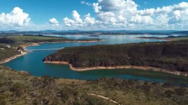 Capitolio, Minas Gerais, Brazil: en iyi turnuvaları ile kompakt video işinizi promove noktaları: Toucans 's Valley, Blues Lagoon, kanyonlar, şelaleler, ocağı, Capitolios Lagoon, Furnass Barajı ve daha fazlası. Seyahat, turizm, boş zaman.