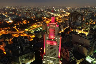 Havadan görünümü Santander'ın deniz feneri, bir turizm nokta tam olarak center, Sao Paulo, Brezilya. Harika manzara. Gece boyunca uçan. Sao Paulo'nun şehir.