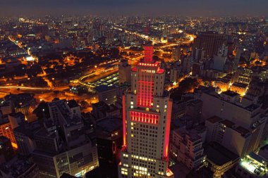 Havadan görünümü Santander'ın deniz feneri, bir turizm nokta tam olarak center, Sao Paulo, Brezilya. Harika manzara. Gece boyunca uçan. Sao Paulo'nun şehir.