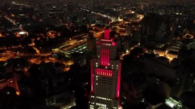 Santander Deniz Feneri'nin havadan görünümü, antik Banespa'nın bankası. Sao Paulo, Brezilya merkezinde turizm noktası tam olarak. Harika bir gece manzarası. Sao Paulo şehir manzarası.