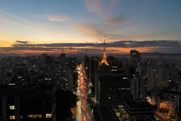 巴西圣保罗保利斯塔大道日落的鸟瞰图 伟大的日落场景 梦幻般的风景 商业城市 商务旅行 经营理念 日落集合 颜色爆炸 黄昏的天空 — 图库照片