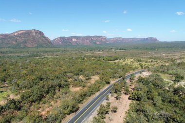 Mt 351 yol havadan görünümü, Chapada dos Guimaraes, Mato Grosso, Brezilya yol. Harika bir manzara. Seyahat yeri. Tatil seyahati. Turistik nokta.