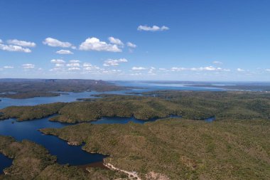 Manso Lagoon'un hidroelektrik, Mato Grosso, Brezilya havadan görünümü. Harika bir manzara. Seyahat yeri. Tatil seyahati. 