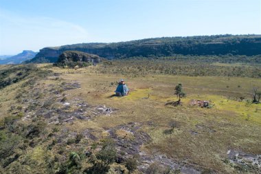 Alto do Cu Gözlemevi havadan görünümü, Chapada dos Guimaraes, Mato Grosso, Brezilya. Harika bir manzara. Seyahat yeri. Tatil seyahati. Gökyüzü Yüksek Gözlemevi. Turistik nokta.