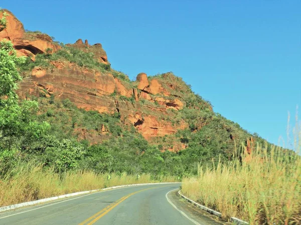 Mt 241 yol havadan görünümü, Chapada dos Guimaraes, Mato Grosso, Brezilya yol. Harika bir manzara. Seyahat yeri. Tatil seyahati. Turistik nokta.