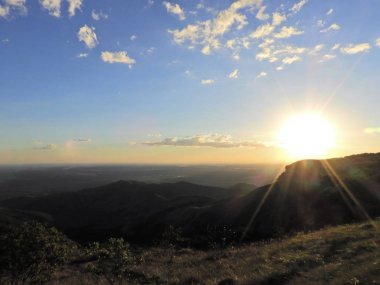 Chapada dos Guimares, Mato Grosso, Brezilya'da gün batımı manzarası. Harika bir manzara. Seyahat yeri. Tatil seyahati.