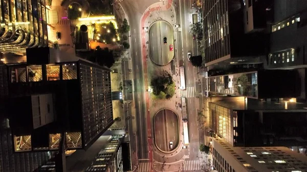 Vista Aérea Ciudad Por Noche Con Avenida Iluminada Hermosa Gran —  Fotos de Stock