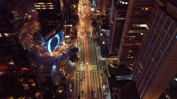 Вид Воздуха Город Ночью Освещенным Красивым Проспектом Большой Пейзаж — стоковое фото