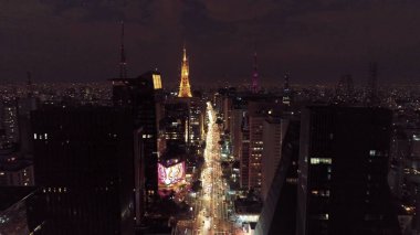 Paulista Bulvarı, so Paulo, Brezilya havadan görünümü. Gece manzarası. Şehir merkezi sahne. Şehir Landmark, Heart of Soo Paulo. Işıklı cadde.