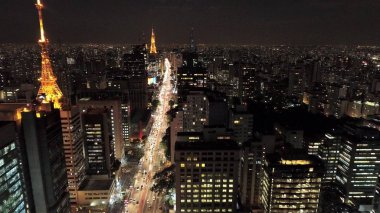 Paulista Bulvarı, so Paulo, Brezilya havadan görünümü. Gece manzarası. Şehir merkezi sahne. Şehir Landmark, Heart of Soo Paulo. Işıklı cadde.