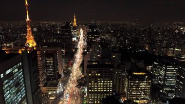 Paulista Bulvarı, so Paulo, Brezilya havadan görünümü. Gece manzarası. Şehir merkezi sahne. Şehir Landmark, Heart of Soo Paulo. Işıklı cadde.