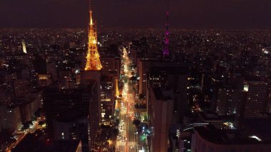 Paulista Bulvarı, so Paulo, Brezilya havadan görünümü. Gece manzarası. Şehir merkezi sahne. Şehir Landmark, Heart of Soo Paulo. Işıklı cadde.