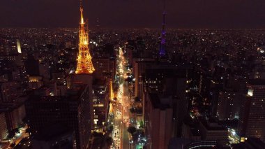 Paulista Bulvarı, so Paulo, Brezilya havadan görünümü. Gece manzarası. Şehir merkezi sahne. Şehir Landmark, Heart of Soo Paulo. Işıklı cadde.