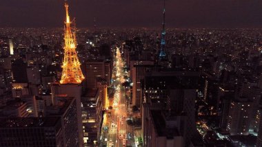 Paulista Bulvarı, so Paulo, Brezilya havadan görünümü. Gece manzarası. Şehir merkezi sahne. Şehir Landmark, Heart of Soo Paulo. Işıklı cadde.