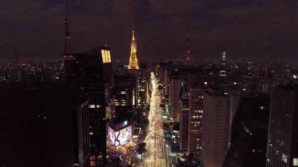 巴西圣保罗保利斯塔大道的鸟瞰图 夜景市中心的场景城市的地标 圣保罗的心脏 照明大道 — 图库照片