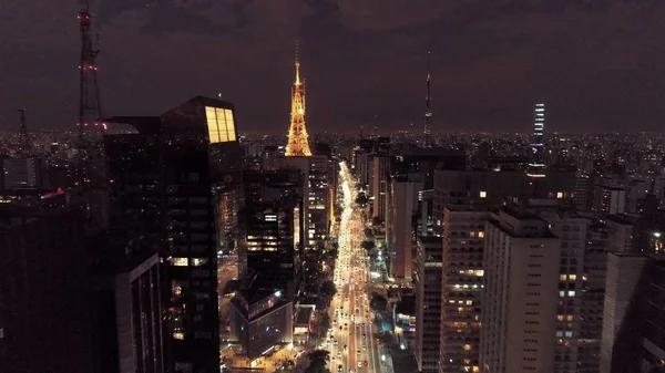 Paulista Bulvarı, so Paulo, Brezilya havadan görünümü. Gece manzarası. Şehir merkezi sahne. Şehir Landmark, Heart of Soo Paulo. Işıklı cadde.