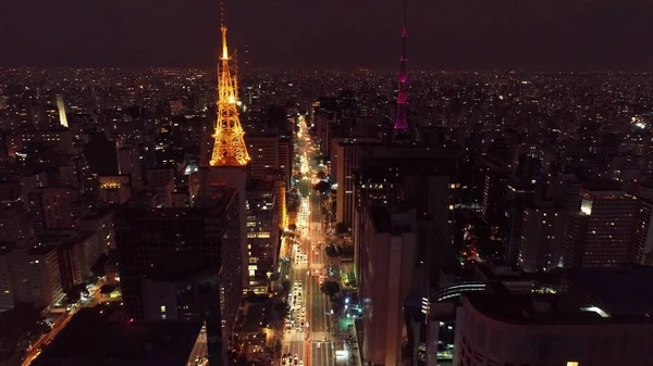 Paulista Bulvarı, so Paulo, Brezilya havadan görünümü. Gece manzarası. Şehir merkezi sahne. Şehir Landmark, Heart of Soo Paulo. Işıklı cadde.