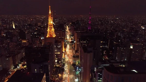 Paulista Bulvarı, so Paulo, Brezilya havadan görünümü. Gece manzarası. Şehir merkezi sahne. Şehir Landmark, Heart of Soo Paulo. Işıklı cadde.