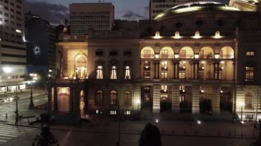Sao Paulo Belediye Tiyatrosu havadan görünümü, Brezilya. Muhteşem manzara. Şehir manzarası. Gece manzarası. Şehrin Simgesel Yapı.