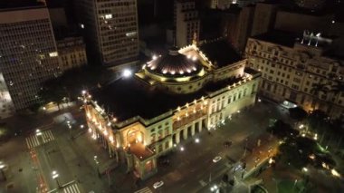 Sao Paulo Belediye Tiyatrosu havadan görünümü, Brezilya. Muhteşem manzara. Şehir manzarası. Gece manzarası. Şehrin Simgesel Yapı.