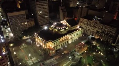 Sao Paulo Belediye Tiyatrosu havadan görünümü, Brezilya. Muhteşem manzara. Şehir manzarası. Gece manzarası. Şehrin Simgesel Yapı.