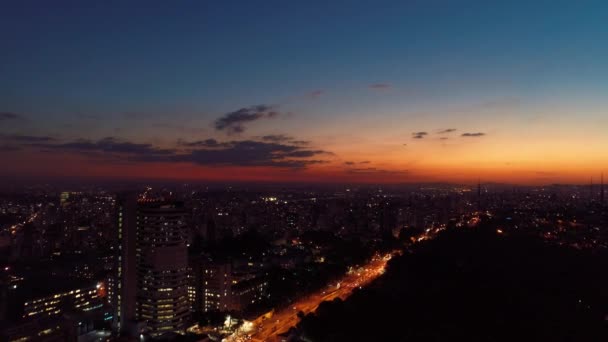 巴西圣保罗的日落鸟瞰图 伟大的风景 天际线上的颜色爆炸 阿纳尔多医生大道商业城市 旅行目的地 商务旅行 — 图库视频影像