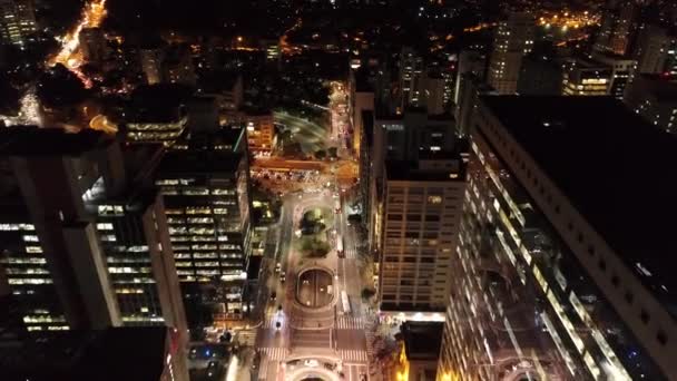 夜の都市の航空写真 素晴らしい風景 有名なパウリスタ通り サンパウロ ブラジル 美しい夕暮れの風景 — ストック動画