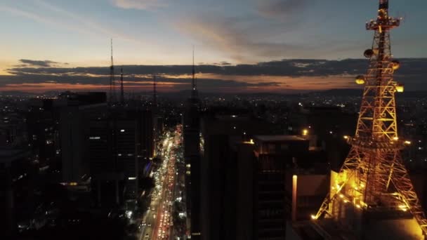 巴西圣保罗日落的鸟瞰图 黄昏的风景 市中心的场景城市地标 彩色天空 — 图库视频影像
