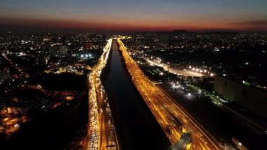 Estaiada 'nın köprü hava manzarası. Sao Paulo, Brezilya. İş merkezi. Finans Merkezi. Meşhur kablolu yayın köprüsü. İş seyahati. Seyahat hedefi.