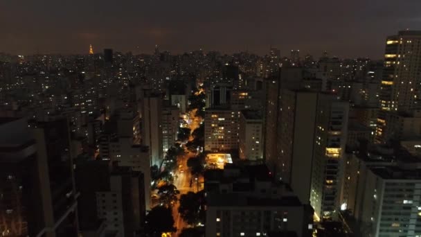 夜の都市の航空写真 ブラジル サンパウロ アンジェリカ通り ビジネスセンター金融センターランドマーク 出張旅行先 — ストック動画