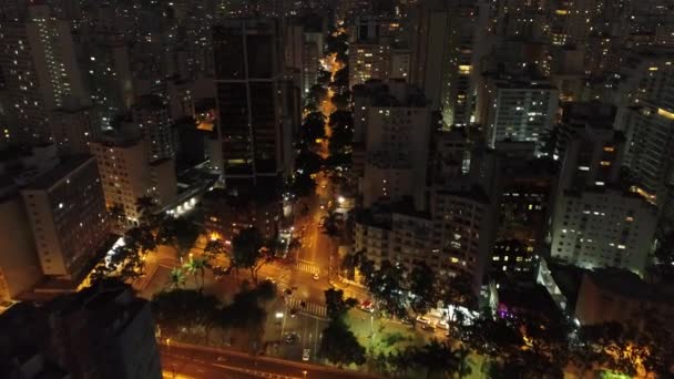夜の都市の航空写真 ブラジル サンパウロ アンジェリカ通り ビジネスセンター金融センターランドマーク 出張旅行先 — ストック動画