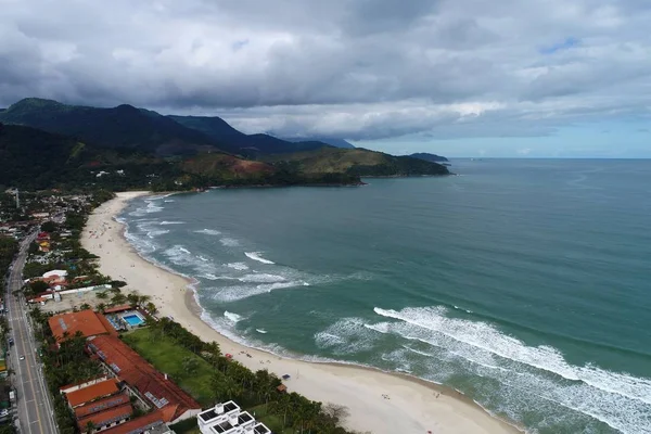 巴西圣保罗北海岸圣塞巴斯蒂奥马雷亚斯和波巴海滩的鸟瞰图 度假旅行 旅行目的地 热带风光 伟大的风景 — 图库照片