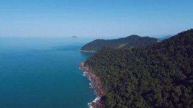Maresias ve Pauba plajları havadan görünümü, Sao Sebastiao, Sao Paulo Kuzey Sahili, Brezilya. Tatil Seyahati. Seyahat yeri. Tropik manzara. Büyük manzara