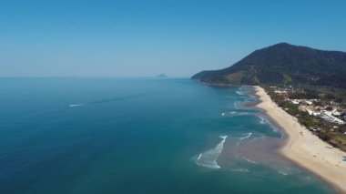 Maresias ve Pauba plajları havadan görünümü, Sao Sebastiao, Sao Paulo Kuzey Sahili, Brezilya. Tatil Seyahati. Seyahat yeri. Tropik manzara. Büyük manzara